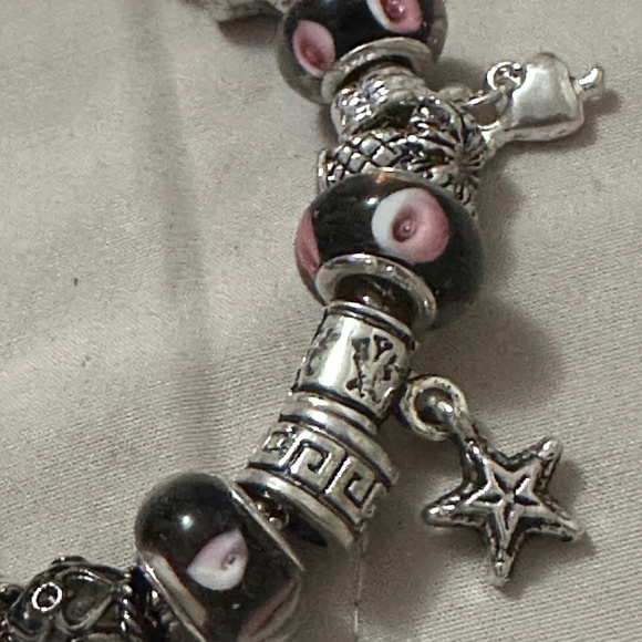 Handmade- NWOT –925 silver plated charm bracelet. Black/pnk beads variety charms - Picture 6 of 14
